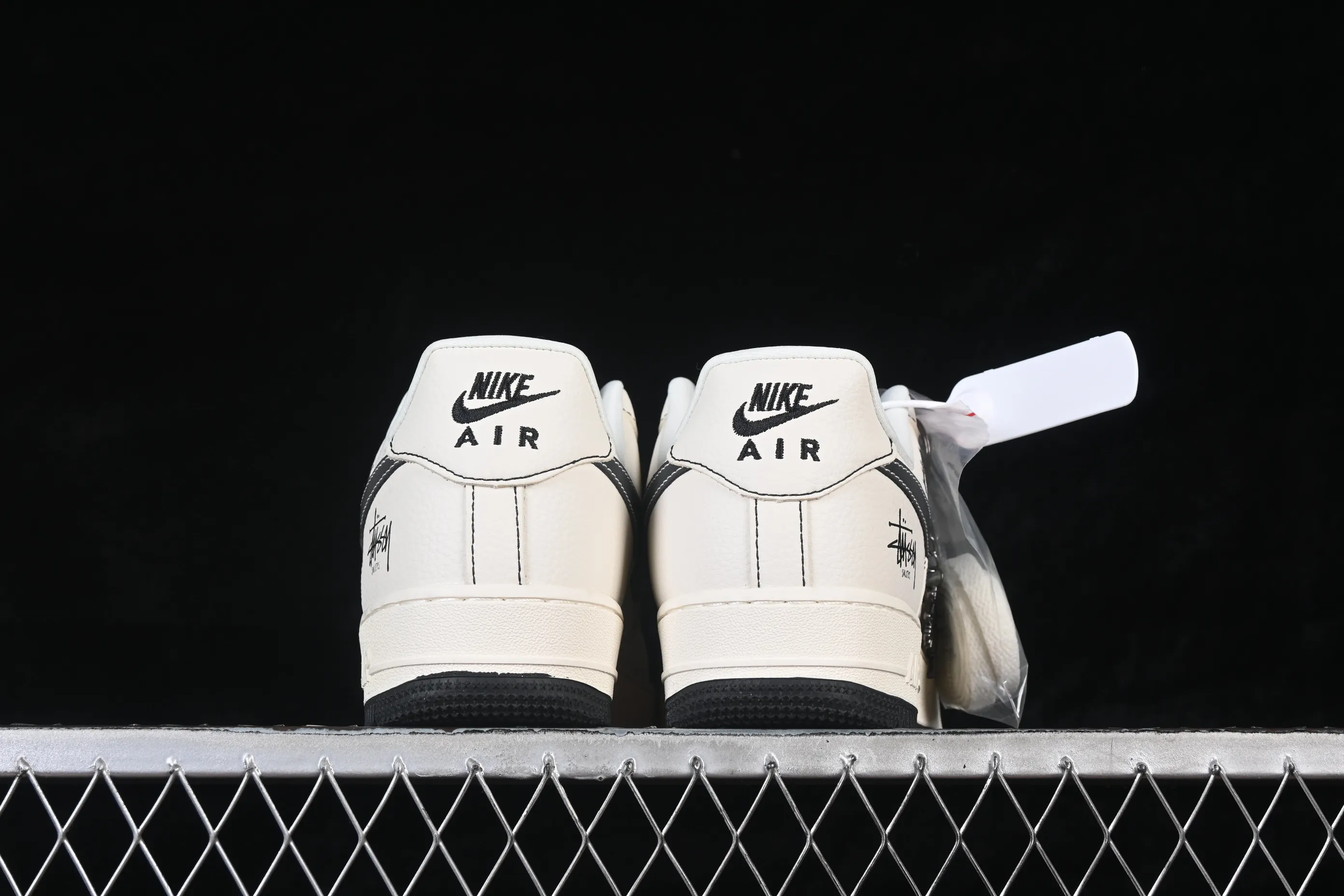 All categories Nk Air Force 1 Air Force series Nk Air Force 1 Low Air Force low-top Nike Air Force 1'07 Low Stussy co-branded classic white and black Air Force 1 low-top casual sneakers DD1982-329